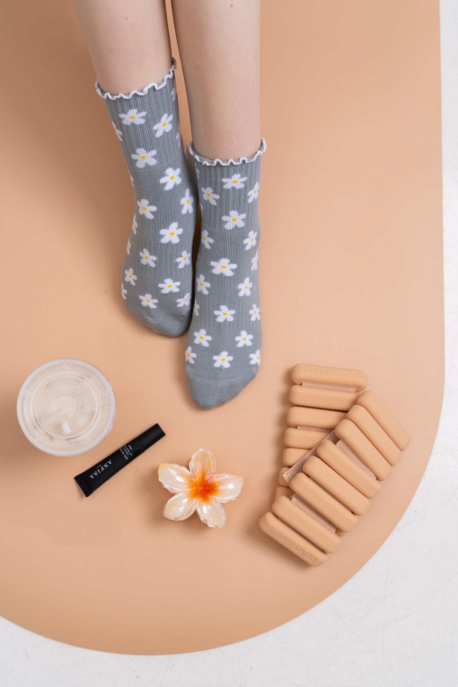 Grey Daisy Pilates Grip Socks